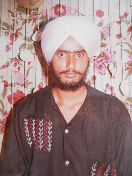 Photo of ਗੁਰਬਾਜ਼ ਸਿੰਘ ,  ਲਾਪਤਾ/ਜ਼ਬਰਨ ਲਾਪਤਾ ਦੇ ਵਿੱਚ ਜੂਨ ੧, ੧੯੮੯ ਅਤੇ ਜੂਨ ੩੦,  ੧੯੮੯, in Delhi, Amritsar CRPF Camp,  by ਪੰਜਾਬ ਪੁਲਿਸ