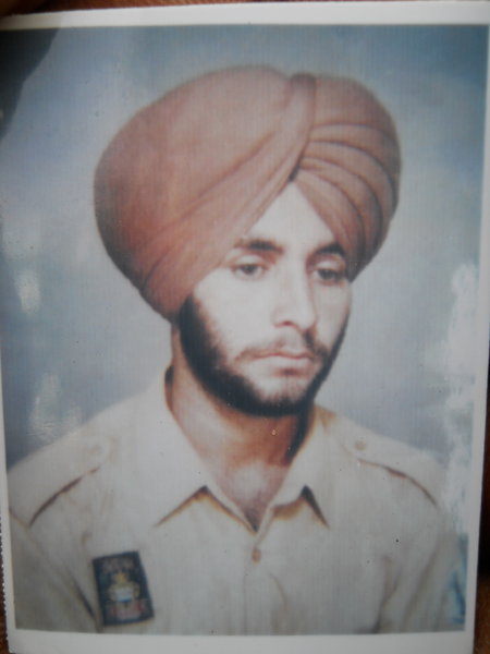 Photo of ਸਲਵਿੰਦਰ ਸਿੰਘ , ਗੈਰ ਕਾਨੂੰਨੀ ਹੱਤਆਿ ਦਾ/ਦੀ ਪੀੜਤ ਦੀ ਤਾਰੀਖ਼ ਅਗਸਤ ੦੨, ੧੯੯੨, in Tarn Taran, by ਪੰਜਾਬ ਪੁਲਿਸ
