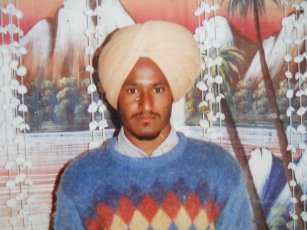 Photo of ਬਲਕਾਰ ਸਿੰਘ ,  ਲਾਪਤਾ/ਜ਼ਬਰਨ ਲਾਪਤਾ ਦੀ ਤਾਰੀਖ਼ ਜੂਨ ੦੮, ੧੯੯੧, in Verowal,  by ਪੰਜਾਬ ਪੁਲਿਸ; ਕੇਂਦਰੀ ਰਿਜਰਵ ਪੁਲਿਸ ਫੋਰਸ