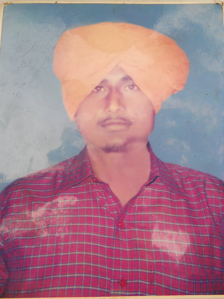 Photo of ਗੁਰਮੀਤ ਸਿੰਘ , ਗੈਰ ਕਾਨੂੰਨੀ ਹੱਤਆਿ ਦਾ/ਦੀ ਪੀੜਤ ਦੇ ਵਿੱਚ ਐਪ੍ਰਲ ੧, ੧੯੯੦ ਅਤੇ ਐਪ੍ਰਲ ੩੦,  ੧੯੯੦, in Valtoha, by ਪੰਜਾਬ ਪੁਲਿਸ