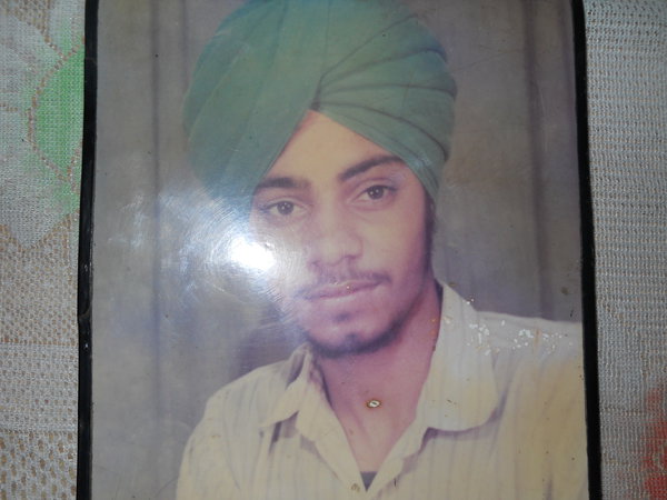 Photo of ਸੁਖਵਿੰਦਰ ਸਿੰਘ , ਗੈਰ ਕਾਨੂੰਨੀ ਹੱਤਆਿ ਦਾ/ਦੀ ਪੀੜਤ ਦੀ ਤਾਰੀਖ਼ ਐਪ੍ਰਲ ੦੪, ੧੯੯੨, in Amritsar, by ਪੰਜਾਬ ਪੁਲਿਸ