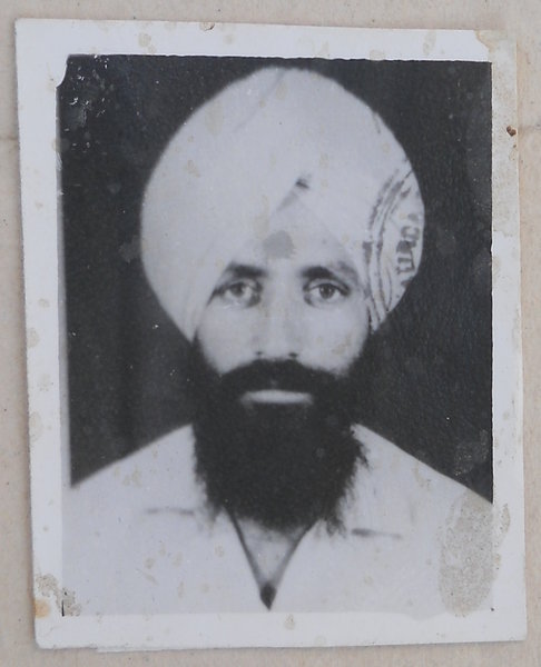 Photo of ਗੁਰਤੇਜ ਸਿੰਘ , ਗੈਰ ਕਾਨੂੰਨੀ ਹੱਤਆਿ ਦਾ/ਦੀ ਪੀੜਤ ਦੀ ਤਾਰੀਖ਼ ਦਸੰਬਰ ੧੦, ੧੯੯੦, in Bathinda, by ਪੰਜਾਬ ਪੁਲਿਸ; ਕੇਂਦਰੀ ਰਿਜਰਵ ਪੁਲਿਸ ਫੋਰਸ