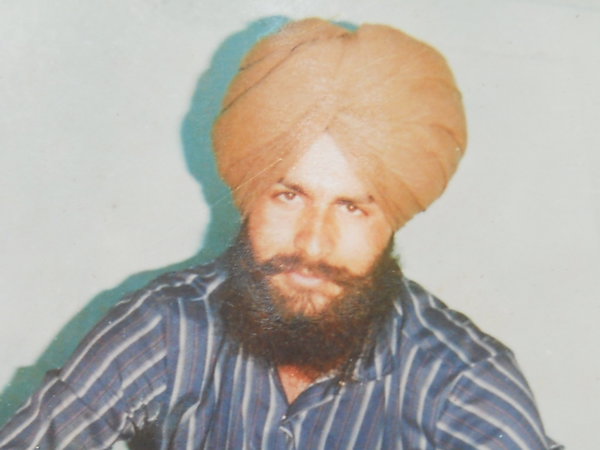 Photo of ਦਵਿੰਦਰ ਸਿੰਘ , ਗੈਰ ਕਾਨੂੰਨੀ ਹੱਤਆਿ ਦਾ/ਦੀ ਪੀੜਤ ਦੇ ਵਿੱਚ ਮਾਰਚ ੧੫, ੧੯੮੯ ਅਤੇ ਮਾਰਚ ੩੦,  ੧੯੮੯, in Amritsar,  by ਪੰਜਾਬ ਪੁਲਿਸ; ਕੇਂਦਰੀ ਰਿਜਰਵ ਪੁਲਿਸ ਫੋਰਸਪੰਜਾਬ ਪੁਲਿਸ