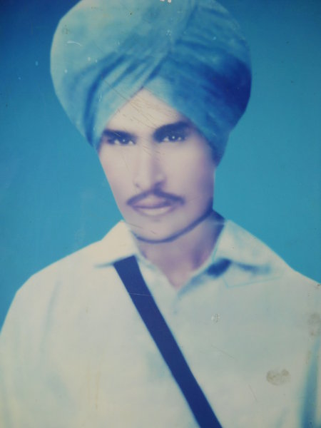 Photo of ਹਰਬੰਸ ਸਿੰਘ , ਗੈਰ ਕਾਨੂੰਨੀ ਹੱਤਆਿ ਦਾ/ਦੀ ਪੀੜਤ ਦੀ ਤਾਰੀਖ਼ ਦਸੰਬਰ ੧੨, ੧੯੯੦, in Patti, by ਪੰਜਾਬ ਪੁਲਿਸ; ਕੇਂਦਰੀ ਰਿਜਰਵ ਪੁਲਿਸ ਫੋਰਸ