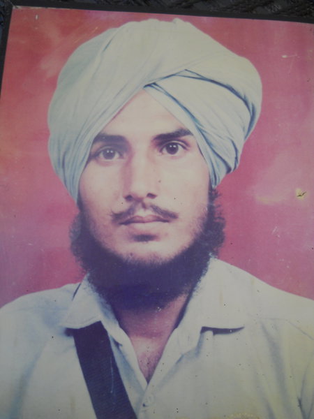 Photo of ਸੁਰਜੀਤ ਸਿੰਘ , ਗੈਰ ਕਾਨੂੰਨੀ ਹੱਤਆਿ ਦਾ/ਦੀ ਪੀੜਤ ਦੀ ਤਾਰੀਖ਼ ਫ਼ਰਵਰੀ ੦੮, ੧੯੯੨, in Batala, by ਪੰਜਾਬ ਪੁਲਿਸ