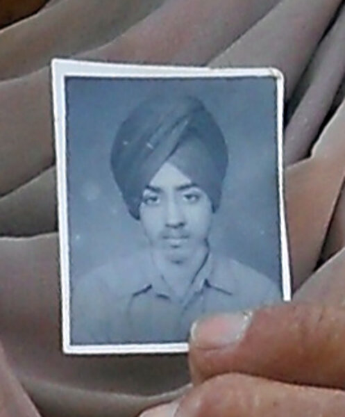 Photo of ਗੁਰਨਾਮ ਸਿੰਘ ,  ਲਾਪਤਾ/ਜ਼ਬਰਨ ਲਾਪਤਾ ਦੀ ਤਾਰੀਖ਼ ਜੂਨ ੨੮, ੧੯੮੭, in Chaudhriwala, Amritsar,  by ਪੰਜਾਬ ਪੁਲਿਸ; ਬਲੈਕ ਕੈਟ