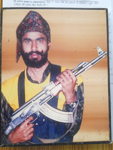Photo of ਰਣਜੀਤ ਸਿੰਘ , ਗੈਰ ਕਾਨੂੰਨੀ ਹੱਤਆਿ ਦਾ/ਦੀ ਪੀੜਤ ਦੇ ਵਿੱਚ ਐਪ੍ਰਲ ੯, ੧੯੯੨ ਅਤੇ ਐਪ੍ਰਲ ੧੦,  ੧੯੯੨, in Batala,  by ਪੰਜਾਬ ਪੁਲਿਸ; ਬਲੈਕ ਕੈਟ, in Batala, by ਪੰਜਾਬ ਪੁਲਿਸ