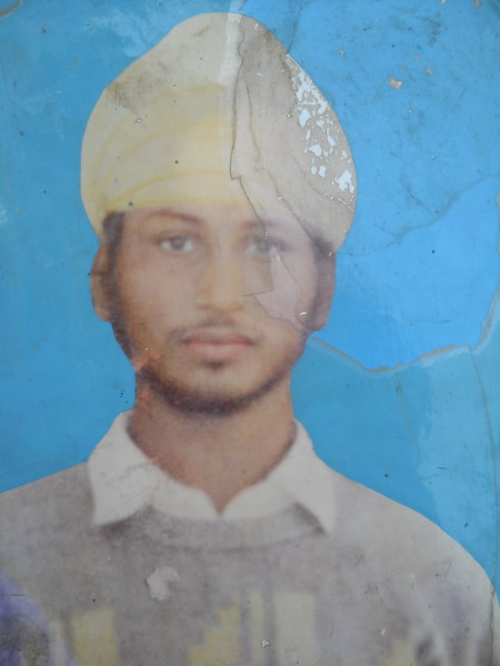 Photo of ਗੱਜਣ ਸਿੰਘ , ਗੈਰ ਕਾਨੂੰਨੀ ਹੱਤਆਿ ਦਾ/ਦੀ ਪੀੜਤ ਦੀ ਤਾਰੀਖ਼ ਦਸੰਬਰ ੧੫, ੧੯੮੮, in Sri Hargobindpur,  by ਪੰਜਾਬ ਪੁਲਿਸ; ਬਾਡਰ ਸਿਕਿਓਰਟੀ ਫੋਰਸ, in Sri Hargobindpur, by ਪੰਜਾਬ ਪੁਲਿਸ