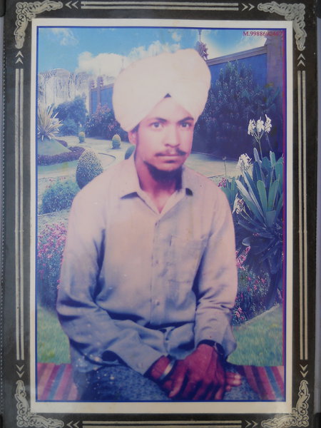 Photo of ਜਸਵਿੰਦਰ ਸਿੰਘ ,  ਲਾਪਤਾ/ਜ਼ਬਰਨ ਲਾਪਤਾ ਦੇ ਵਿੱਚ ਨਵੰਬਰ ੧, ੧੯੮੭ ਅਤੇ ਜਨਵਰੀ ੩੧,  ੧੯੮੮ by ਪੰਜਾਬ ਪੁਲਿਸ