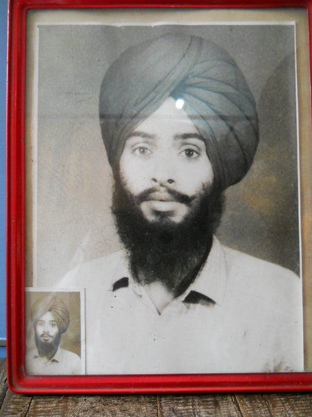 Photo of ਰਣਜੀਤ ਸਿੰਘ , ਗੈਰ ਕਾਨੂੰਨੀ ਹੱਤਆਿ ਦਾ/ਦੀ ਪੀੜਤ ਦੇ ਵਿੱਚ ਨਵੰਬਰ ੧, ੧੯੯੦ ਅਤੇ ਦਸੰਬਰ ੩੧,  ੧੯੯੦, in Sangrur, by ਪੰਜਾਬ ਪੁਲਿਸ