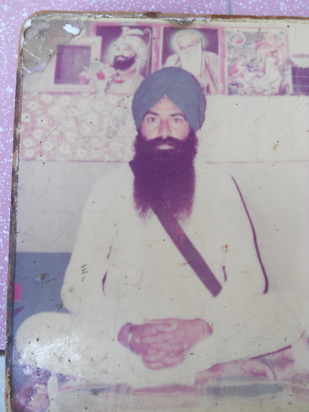Photo of ਰੇਸ਼ਮ ਸਿੰਘ ,  ਲਾਪਤਾ/ਜ਼ਬਰਨ ਲਾਪਤਾ ਦੇ ਵਿੱਚ ਅਕਤੂਬਰ ੧੬, ੧੯੯੨ ਅਤੇ ਨਵੰਬਰ ੧੬,  ੧੯੯੨ by ਪੰਜਾਬ ਪੁਲਿਸ