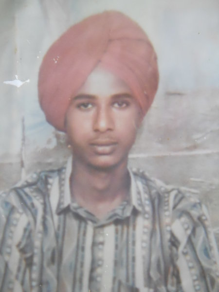 Photo of ਗੁਰਮੀਤ ਸਿੰਘ ,  ਲਾਪਤਾ/ਜ਼ਬਰਨ ਲਾਪਤਾ ਦੀ ਤਾਰੀਖ਼ ਸਤੰਬਰ ੦੮, ੧੯੯੧, in Gharachon,  by ਪੰਜਾਬ ਪੁਲਿਸ